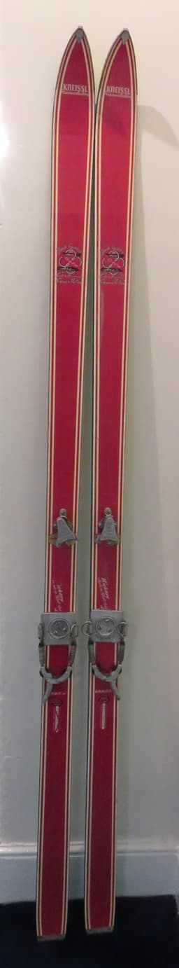 Red skis