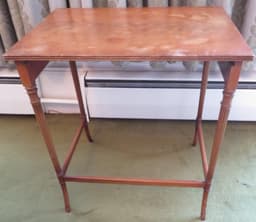 Nesting table